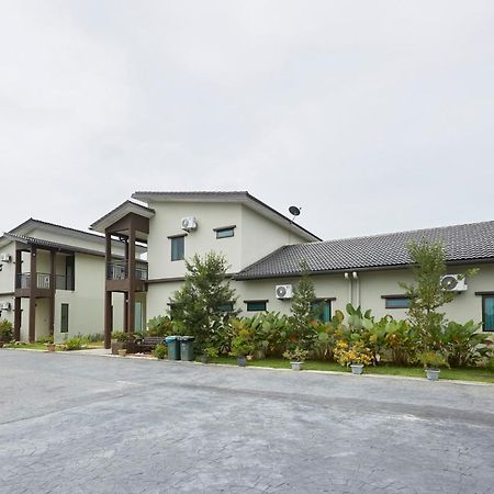 D' Qamar Guesthouse 콴탄 외부 사진