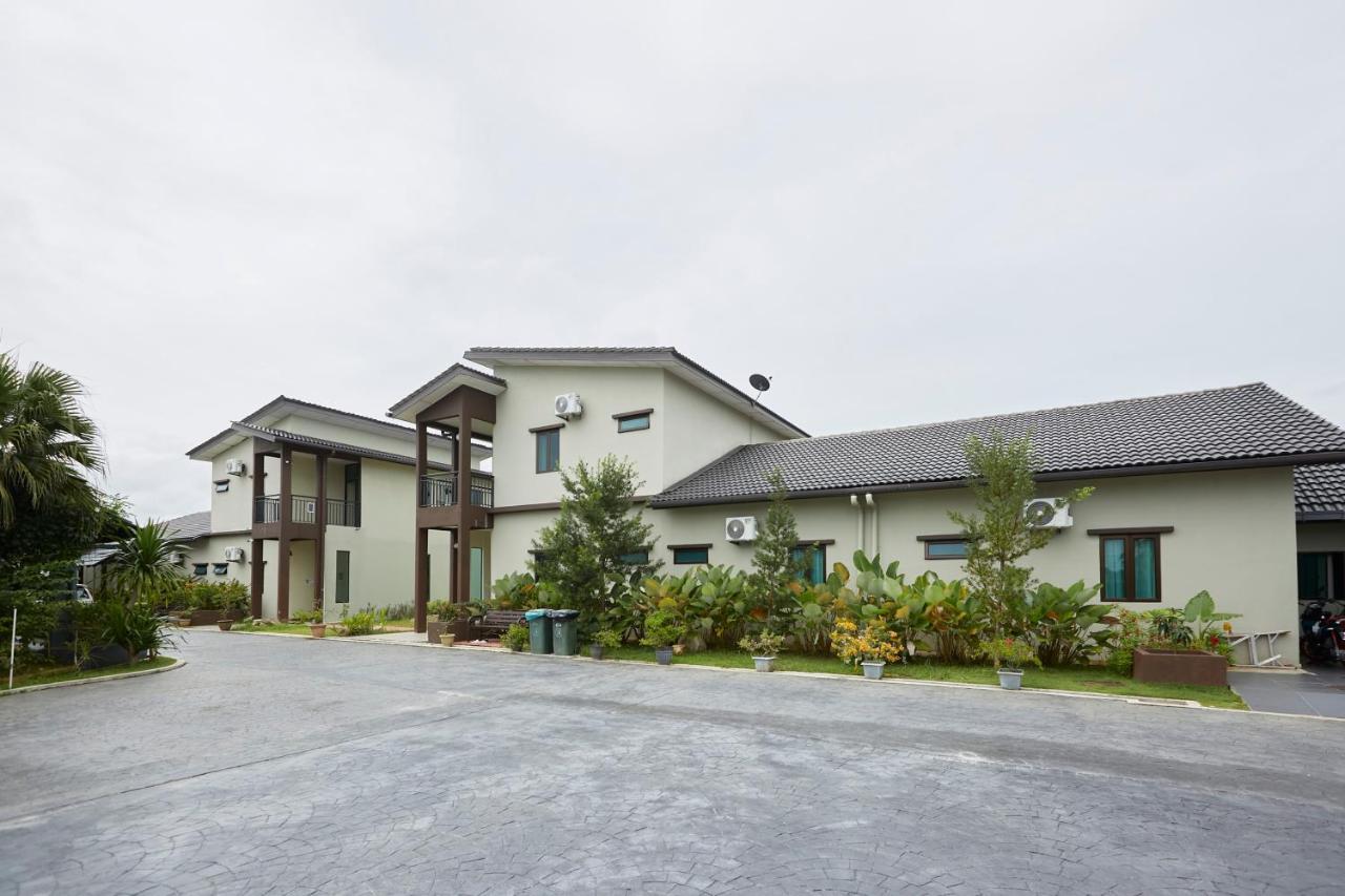D' Qamar Guesthouse 콴탄 외부 사진