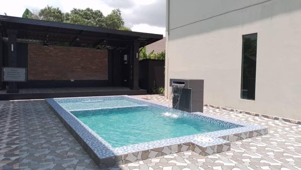 D' Qamar Guesthouse 콴탄 외부 사진
