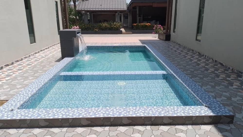 D' Qamar Guesthouse 콴탄 외부 사진